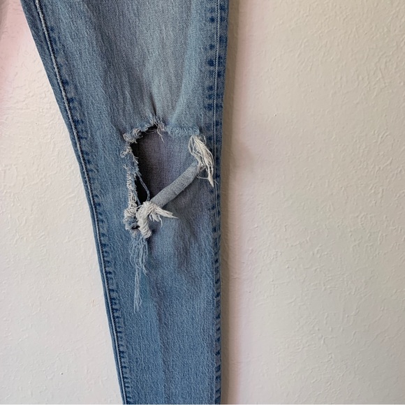 Levi’s 501s Skinny Button Fly Distressed Jeans Size W27 L30 - Picture 6 of 9